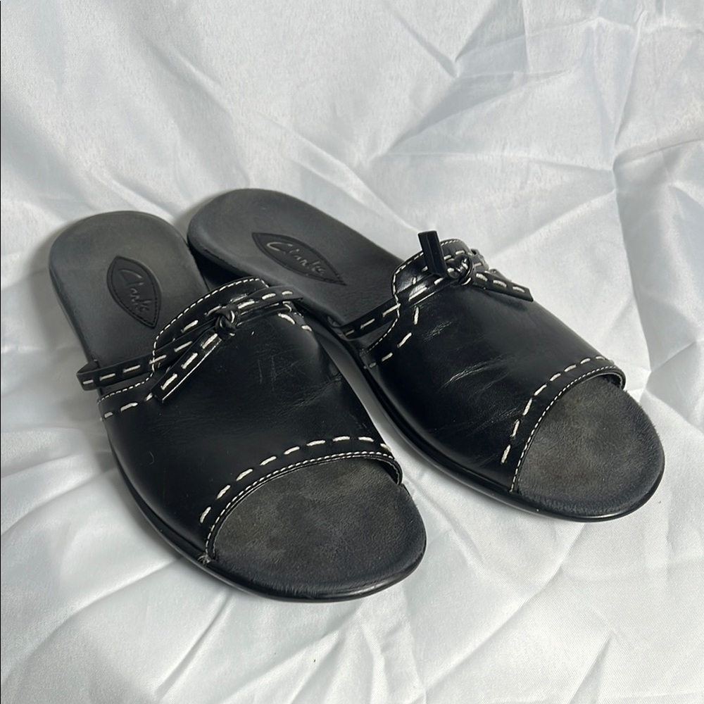 Black Leather Clarks Flat Sandals - Size 7